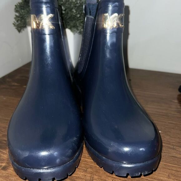 Michael Kors
Sidney Water-Resistant Pull-On Rain Booties 7 - Picture 2 of 9